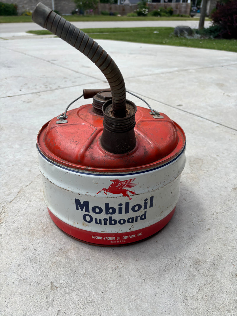 Mobiloil Pegasus 2.5 gallon with spout