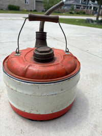 Mobiloil Pegasus 2.5 gallon with spout