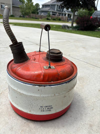 Mobiloil Pegasus 2.5 gallon with spout