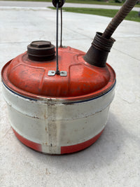 Mobiloil Pegasus 2.5 gallon with spout