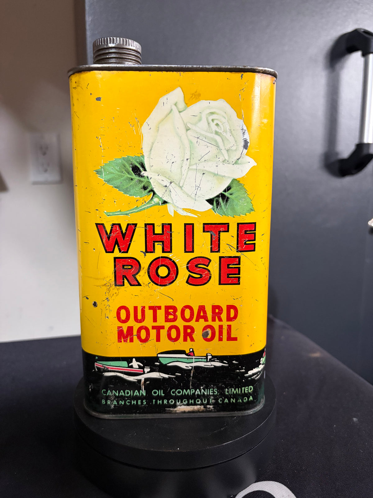 White Rose Outboard Flat Quart Oil Can