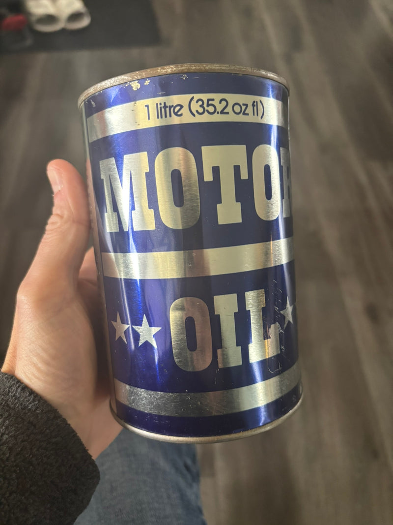 Vintage Canadian Tire (metal) motor oil can (1L)