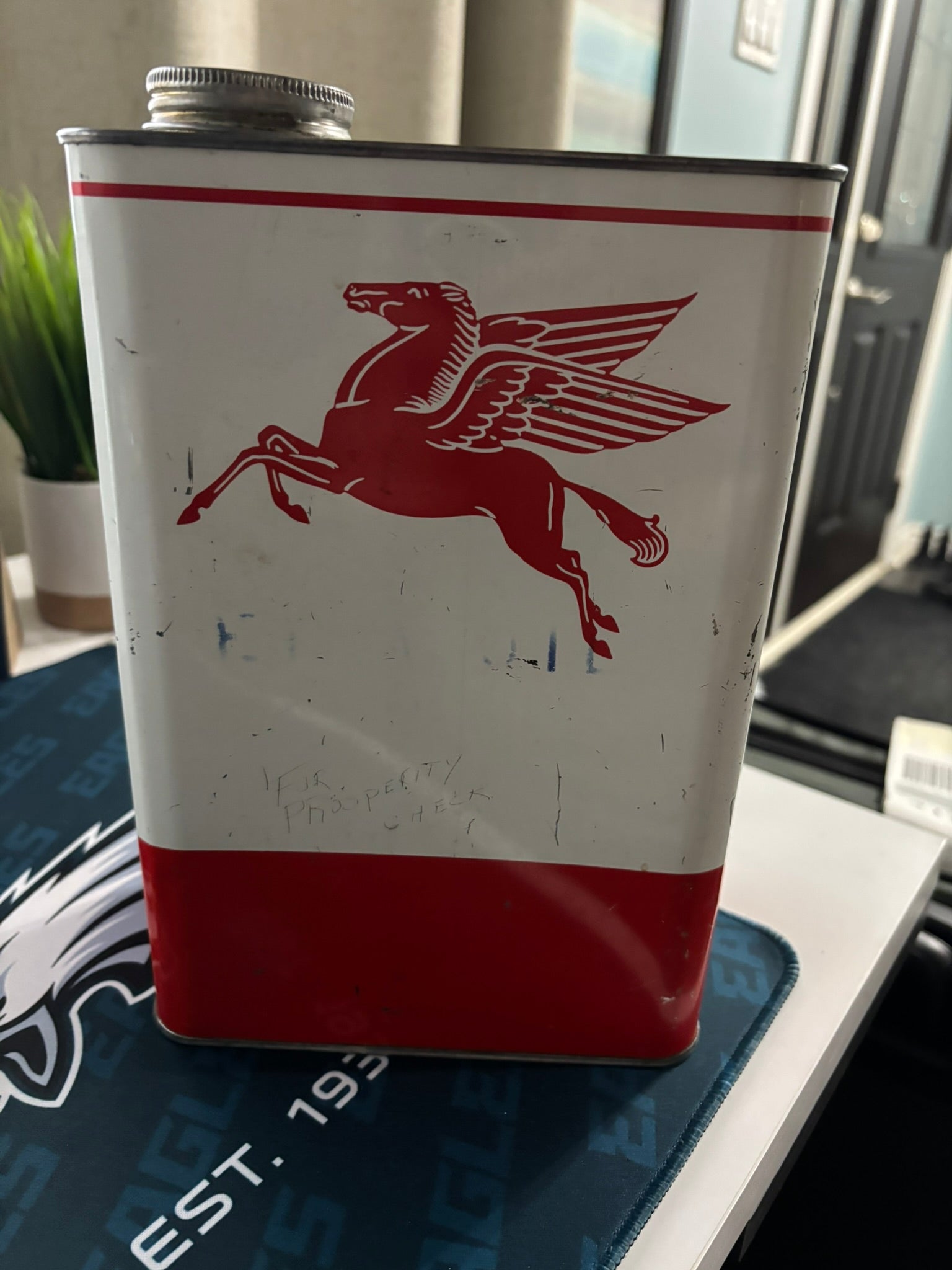 Mobiloil Pegasus Oil Can (1 gallon)
