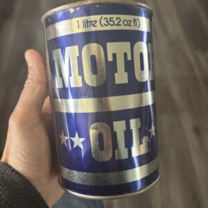 Vintage Canadian Tire (metal) motor oil can (1L)