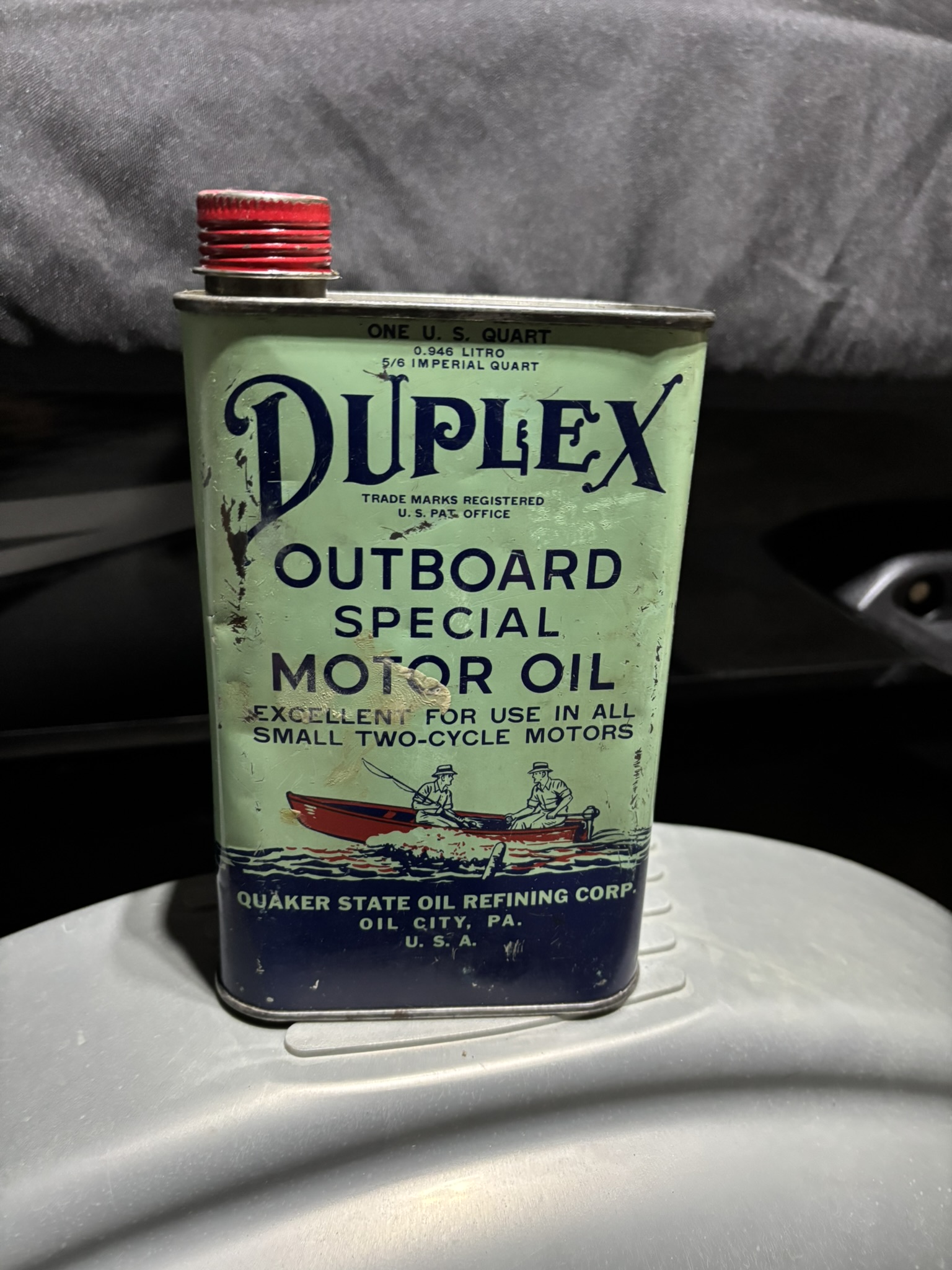Duplex Outboard Oil Can (Quart)